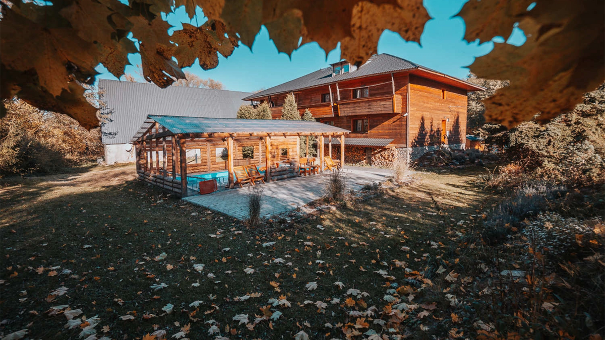 Koliba Komorní Lhotka