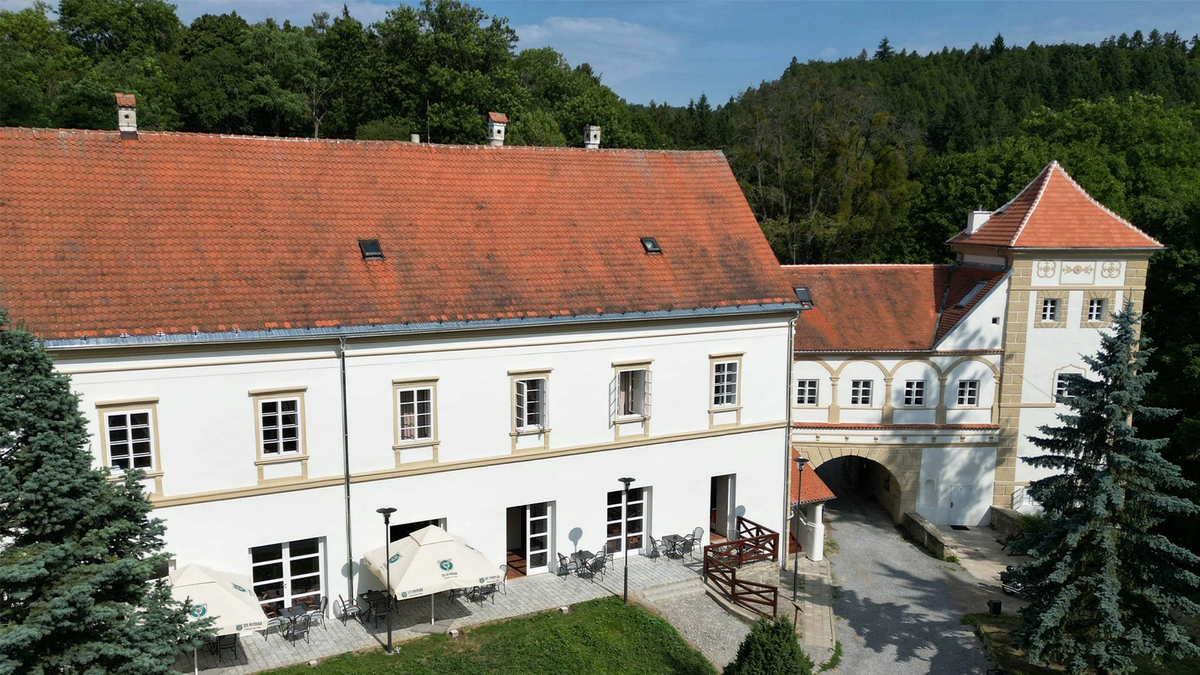 Zámek Račice